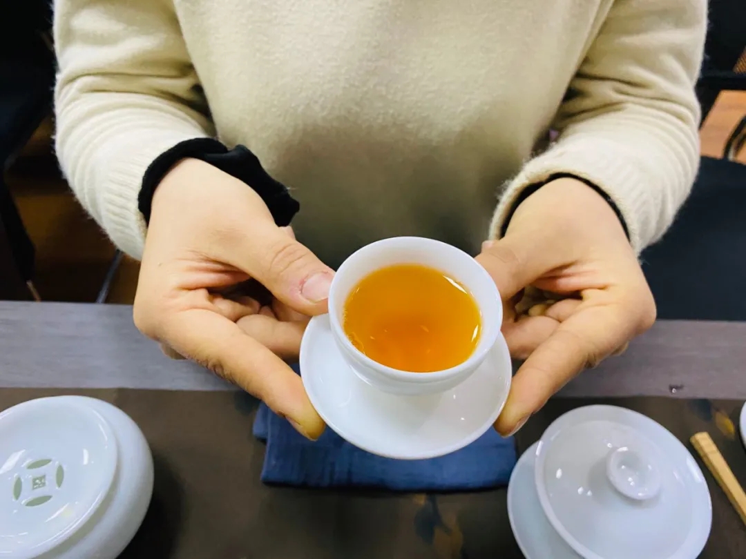 女神節(jié)快樂！三月花盛，品茗人生。