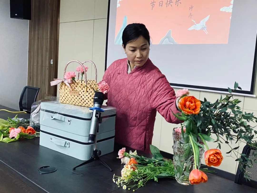 女神節(jié)快樂！三月花盛，品茗人生。